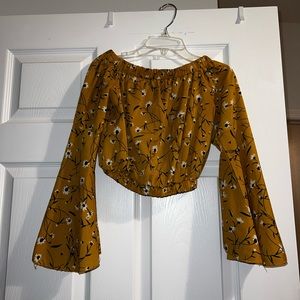 Yellow Gold Floral Crop Top with Bell Sleeves - Size M 🌻